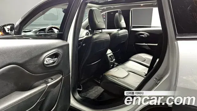 Jeep Cherokee 2020 — Photo 12/33