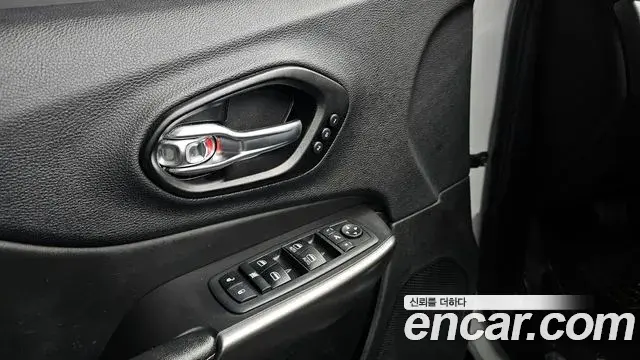 Jeep Cherokee 2020 — Photo 21/33