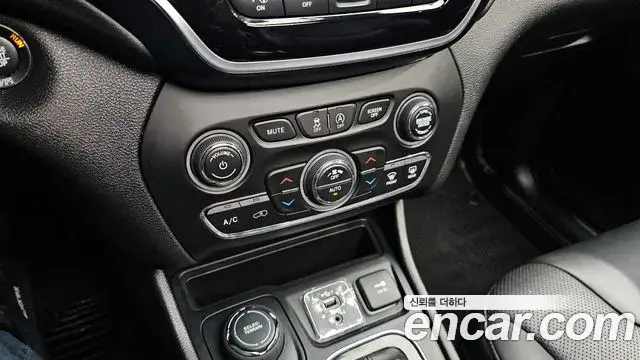 Jeep Cherokee 2020 — Photo 33/33