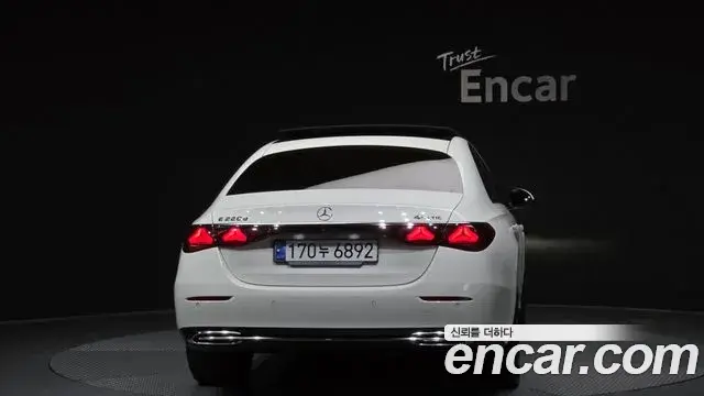 Mercedes-Benz E-Class 2024 — ფოტო 4/31