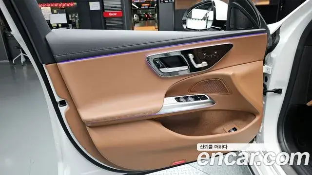 Mercedes-Benz E-Class 2024 — ფოტო 20/31