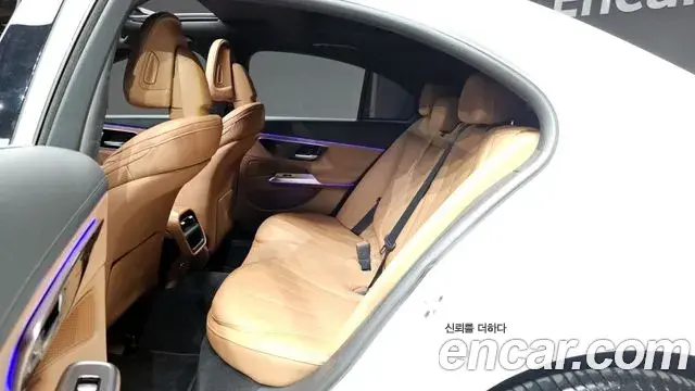 Mercedes-Benz E-Class 2024 — ფოტო 19/31