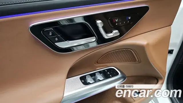 Mercedes-Benz E-Class 2024 — ფოტო 17/31