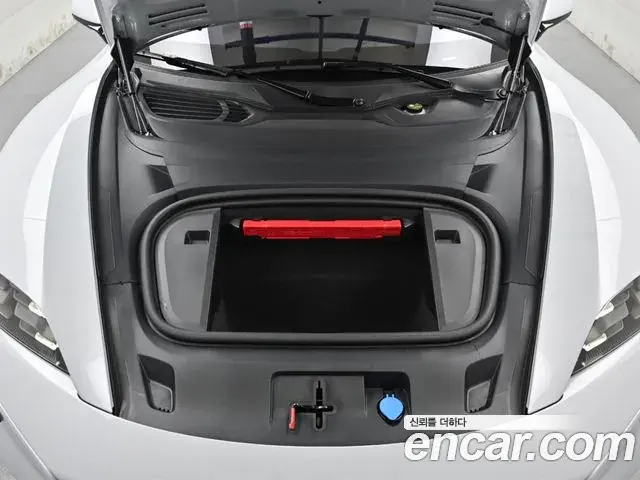Porsche Taycan 2025 — Photo 20/20
