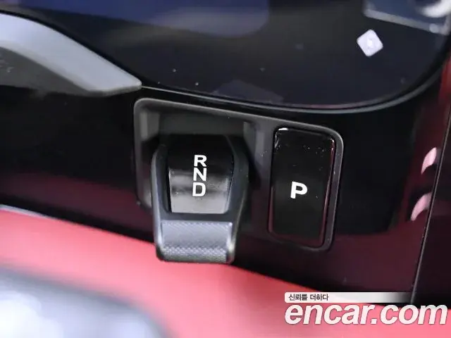 Porsche Taycan 2025 — Photo 17/20