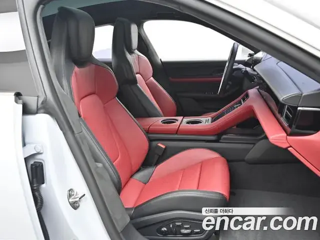 Porsche Taycan 2025 — Photo 18/20
