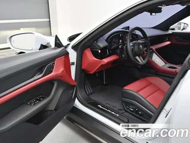 Porsche Taycan 2025 — Photo 4/20