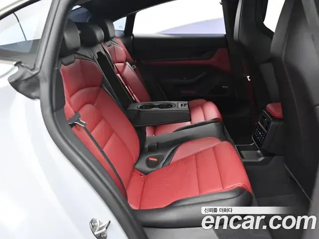 Porsche Taycan 2025 — Photo 19/20