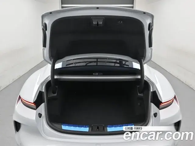 Porsche Taycan 2025 — Photo 1/20