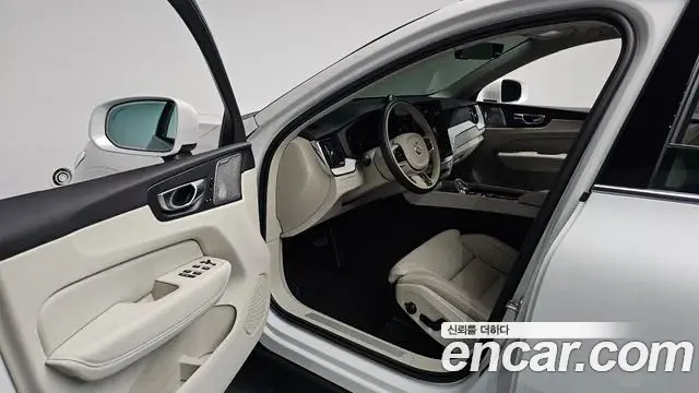 Volvo XC60 2025 — Фото 10/20