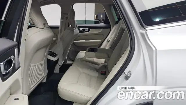 Volvo XC60 2025 — Фото 12/20