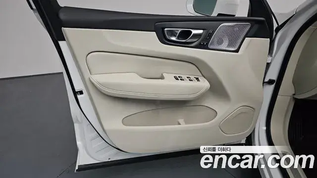 Volvo XC60 2025 — Photo 19/41