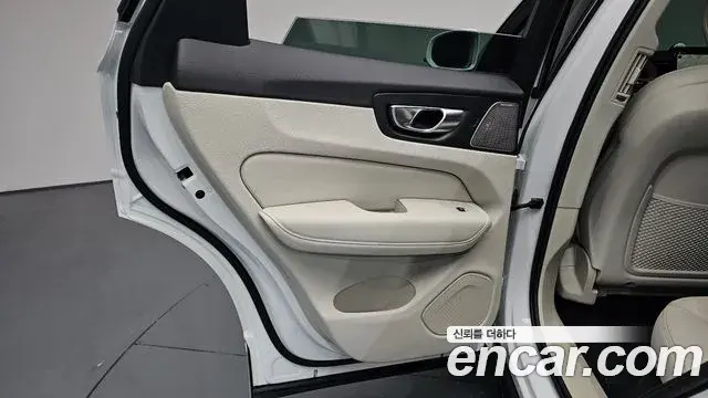 Volvo XC60 2025 — Photo 10/41