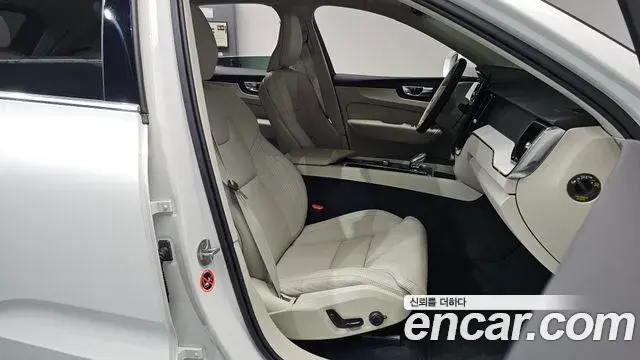 Volvo XC60 2025 — Photo 27/41