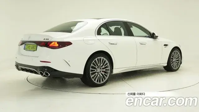 Mercedes-Benz E-Class 2025 — Photo 10/18