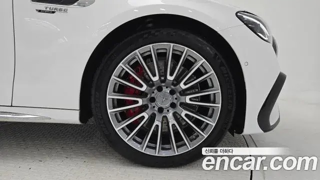 Mercedes-Benz E-Class 2025 — Photo 15/18