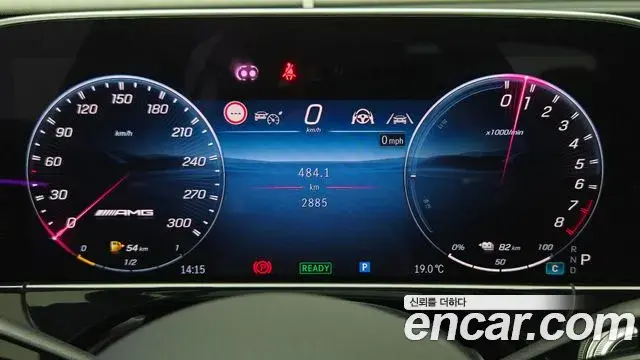 Mercedes-Benz E-Class 2025 — Photo 8/18