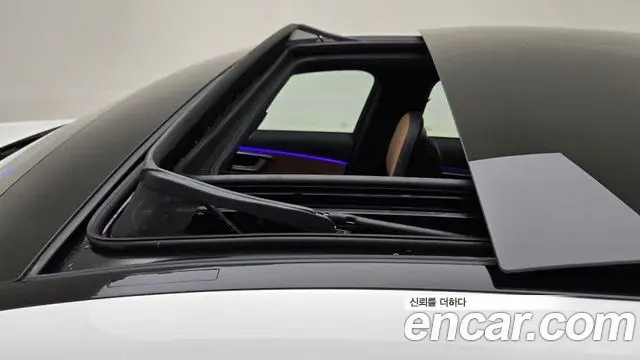 Mercedes-Benz E-Class 2025 — Photo 5/18