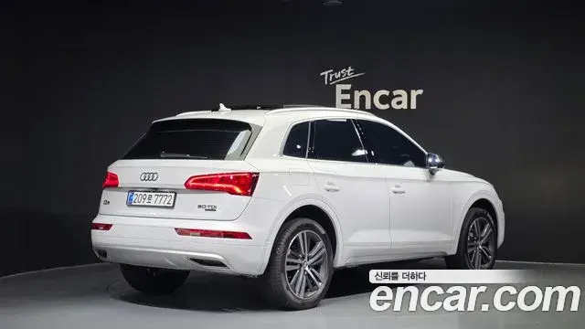 Audi Q5 2020 — Фото 2/20