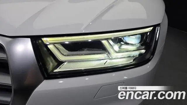 Audi Q5 2020 — Photo 1/32