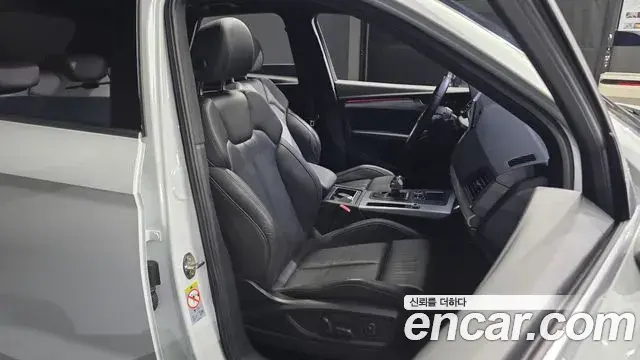 Audi Q5 2020 — Photo 9/32