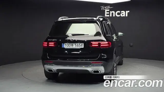 Mercedes-Benz GLB-Class 2024 — Photo 8/31