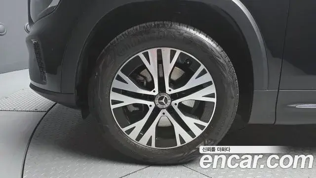 Mercedes-Benz GLB-Class 2024 — Photo 24/31