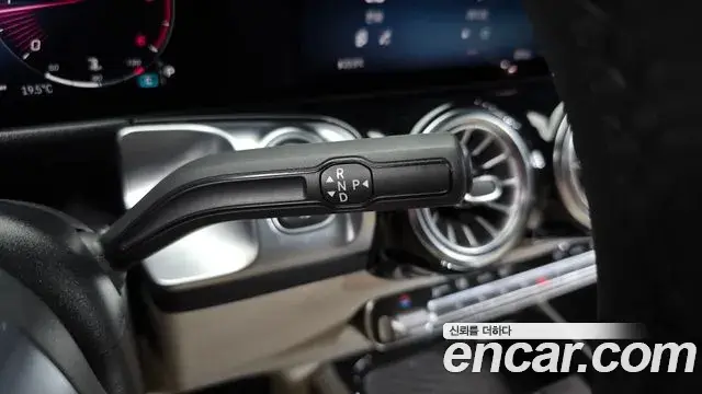 Mercedes-Benz GLB-Class 2024 — Photo 15/31
