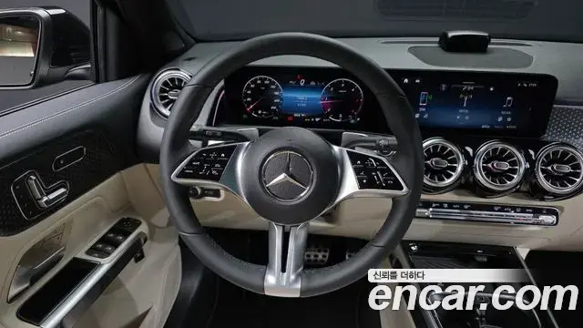 Mercedes-Benz GLB-Class 2024 — Photo 27/31