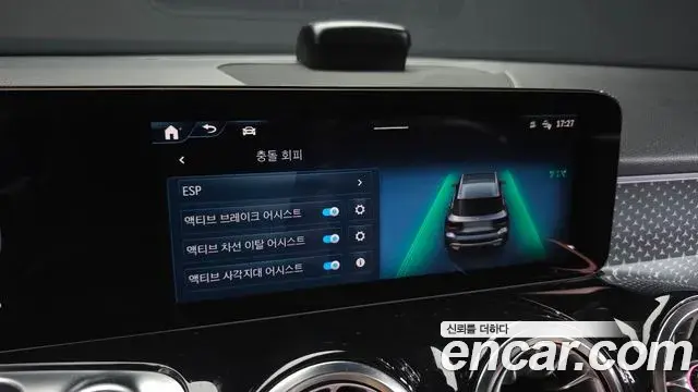 Mercedes-Benz GLB-Class 2024 — Photo 18/31