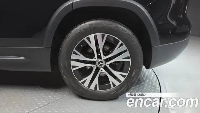 Mercedes-Benz GLB-Class 2024 — Photo 16/31