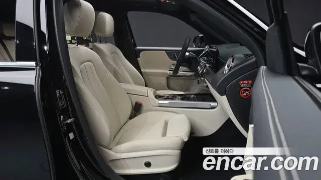 Mercedes-Benz GLB-Class 2024 — Photo 10/31