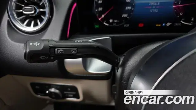 Mercedes-Benz GLB-Class 2024 — Photo 17/31