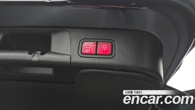 Mercedes-Benz GLB-Class 2024 — Photo 26/31