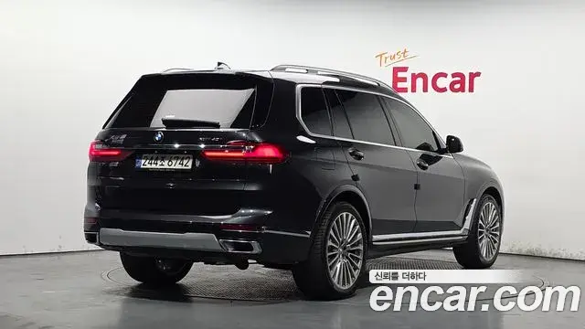 BMW X7 2022 — ფოტო 11/34