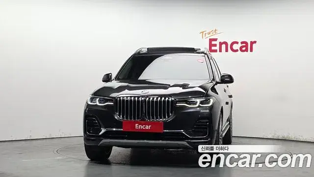 BMW X7 2022 — ფოტო 32/34
