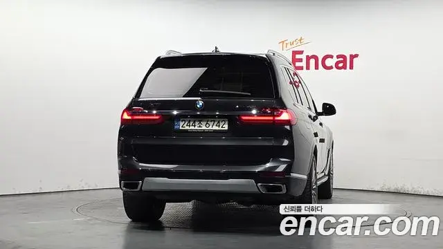 BMW X7 2022 — ფოტო 31/34