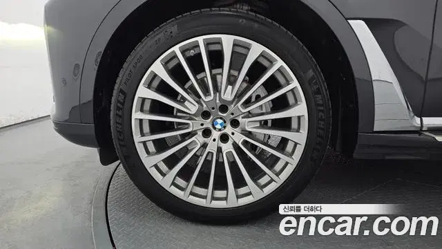 BMW X7 2022 — ფოტო 9/34