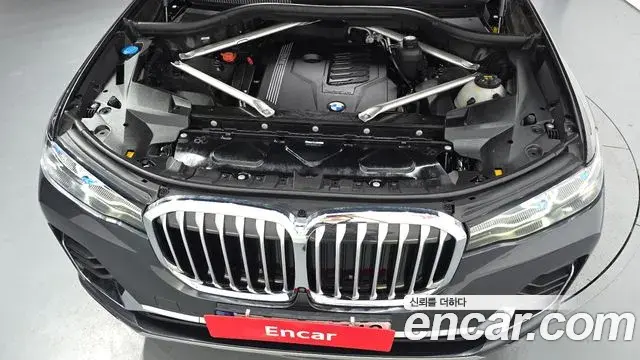 BMW X7 2022 — ფოტო 28/34