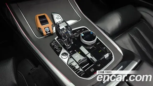 BMW X7 2022 — ფოტო 25/34