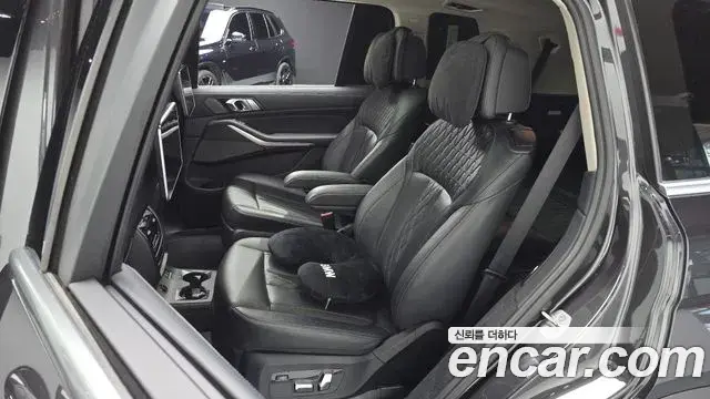 BMW X7 2022 — ფოტო 23/34