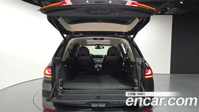 BMW X7 2022 — ფოტო 22/34