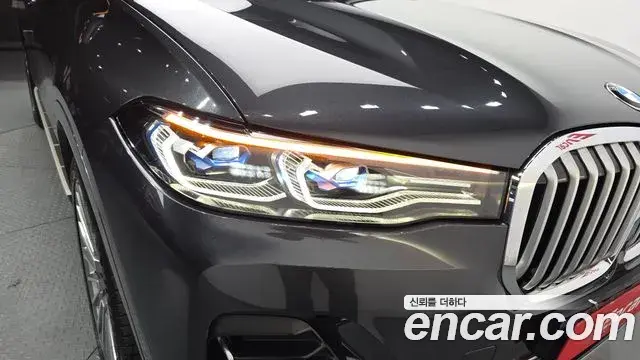 BMW X7 2022 — ფოტო 19/34