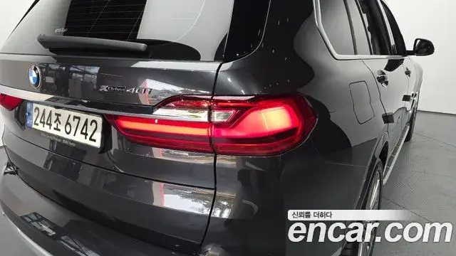 BMW X7 2022 — ფოტო 14/34