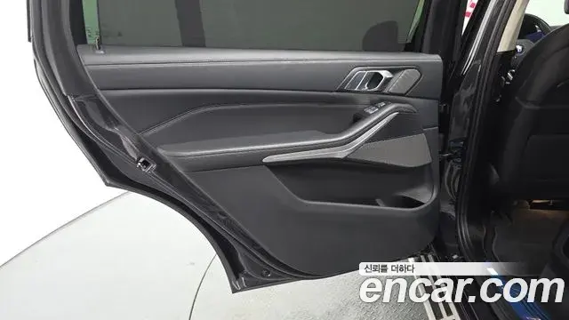 BMW X7 2022 — ფოტო 24/34