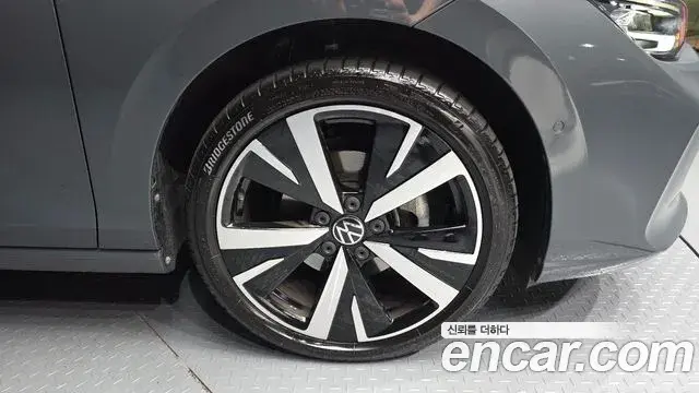 Volkswagen Golf 2025 — ფოტო 16/20