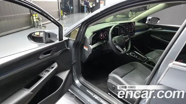 Volkswagen Golf 2025 — ფოტო 6/20