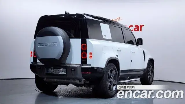 Land Rover Defender 2024 — Фото 1/20
