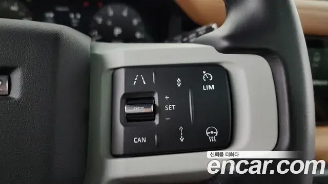 Land Rover Defender 2024 — Фото 15/20