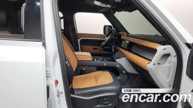 Land Rover Defender 2024 — Photo 7/32